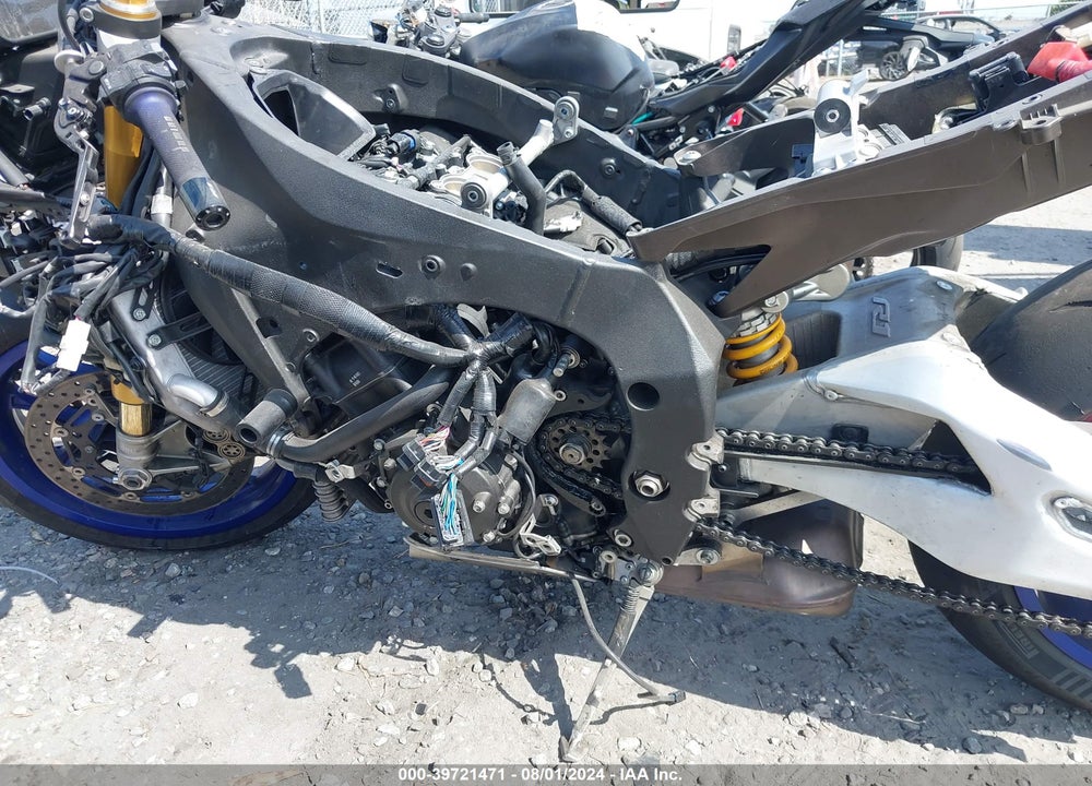 2016 YAMAHA YZFR1M C VIN: JYARN40Y0GA000201