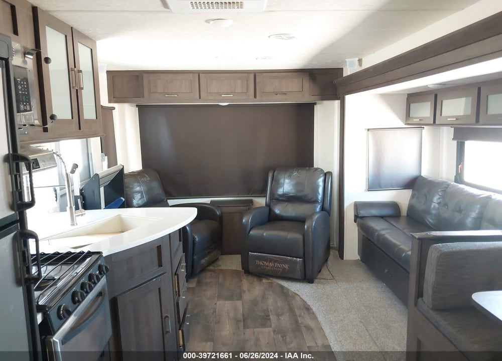 2018 SALEM BY FOREST RIVER 27RLSS VIN: 4X4TSMC25JA321159