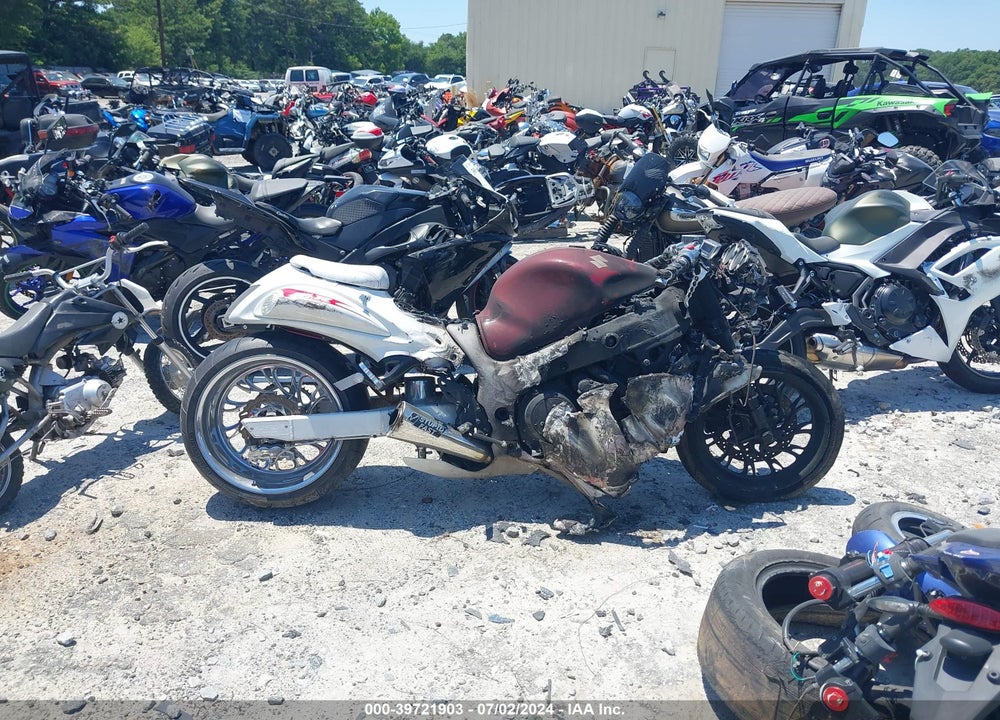 2003 SUZUKI GSX1300 R VIN: JS1GW71A532102815
