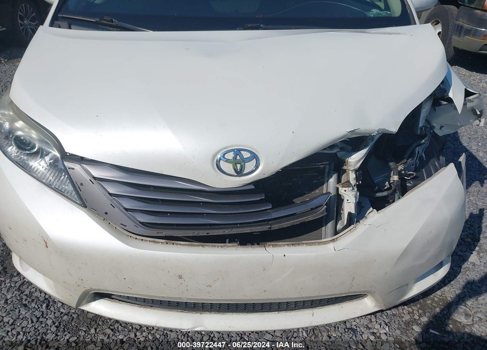 2017 TOYOTA SIENNA XLE 8 PASSENGER VIN: 5TDYZ3DC5HS798146