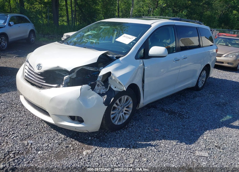 2017 TOYOTA SIENNA XLE 8 PASSENGER VIN: 5TDYZ3DC5HS798146