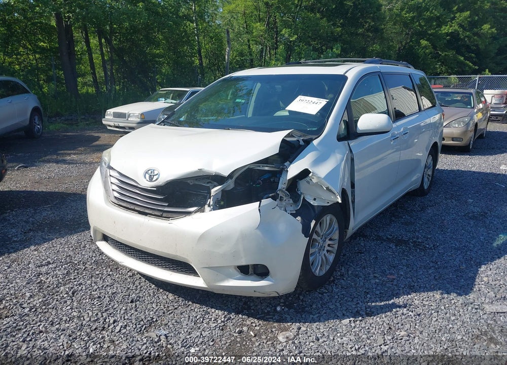 2017 TOYOTA SIENNA XLE 8 PASSENGER VIN: 5TDYZ3DC5HS798146