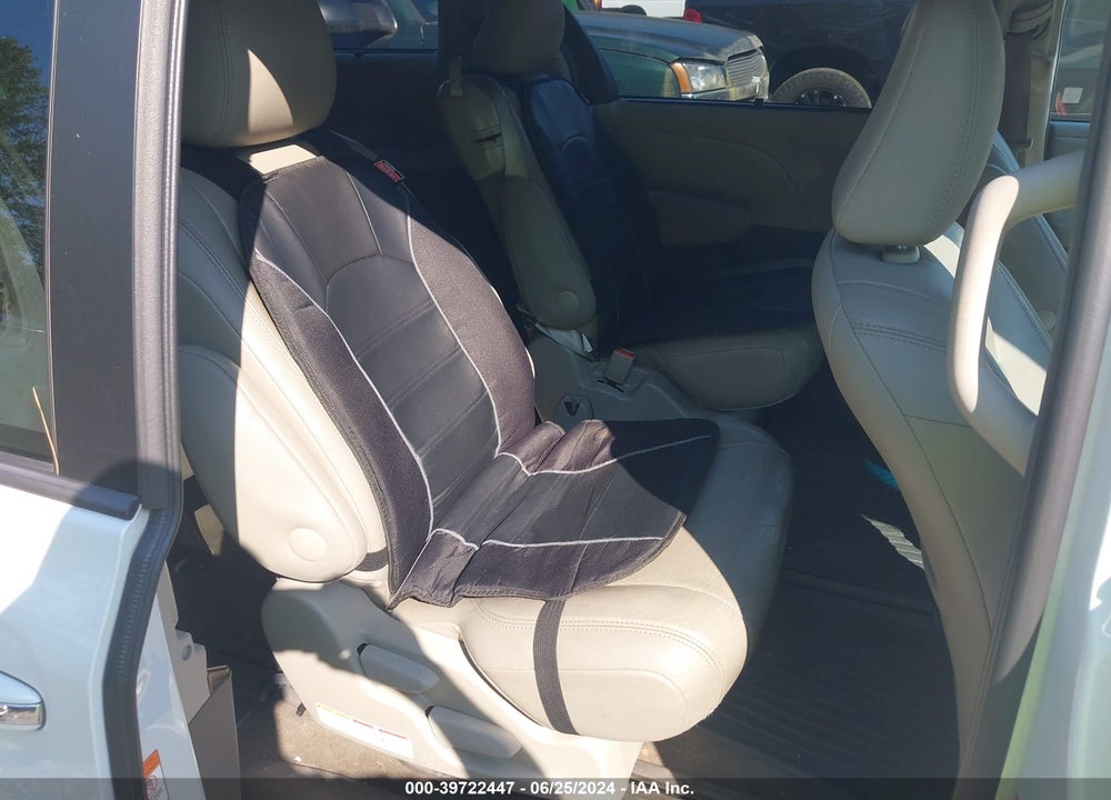 2017 TOYOTA SIENNA XLE 8 PASSENGER VIN: 5TDYZ3DC5HS798146