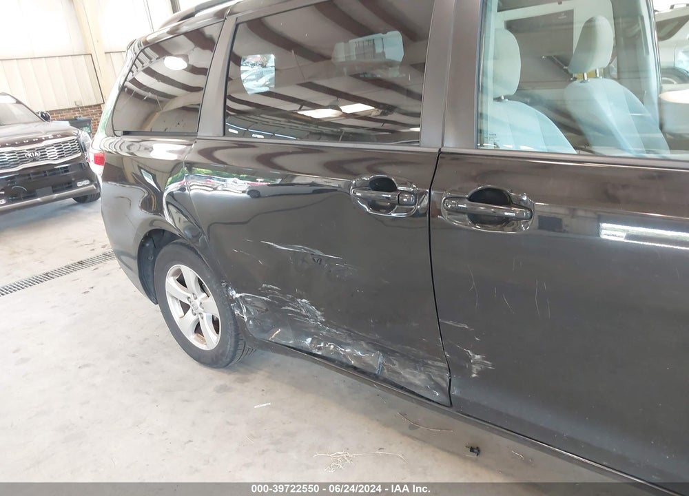 2014 TOYOTA SIENNA LE V6 8 PASSENGER VIN: 5TDKK3DC4ES495557
