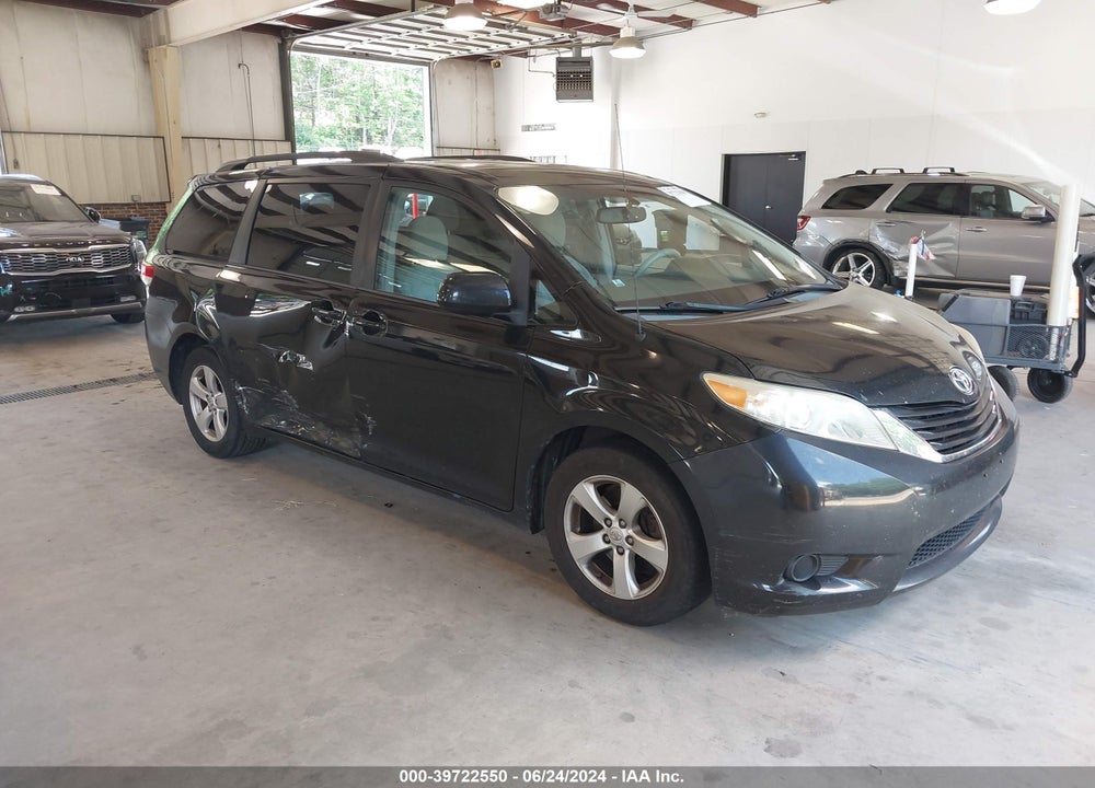 2014 TOYOTA SIENNA LE V6 8 PASSENGER VIN: 5TDKK3DC4ES495557