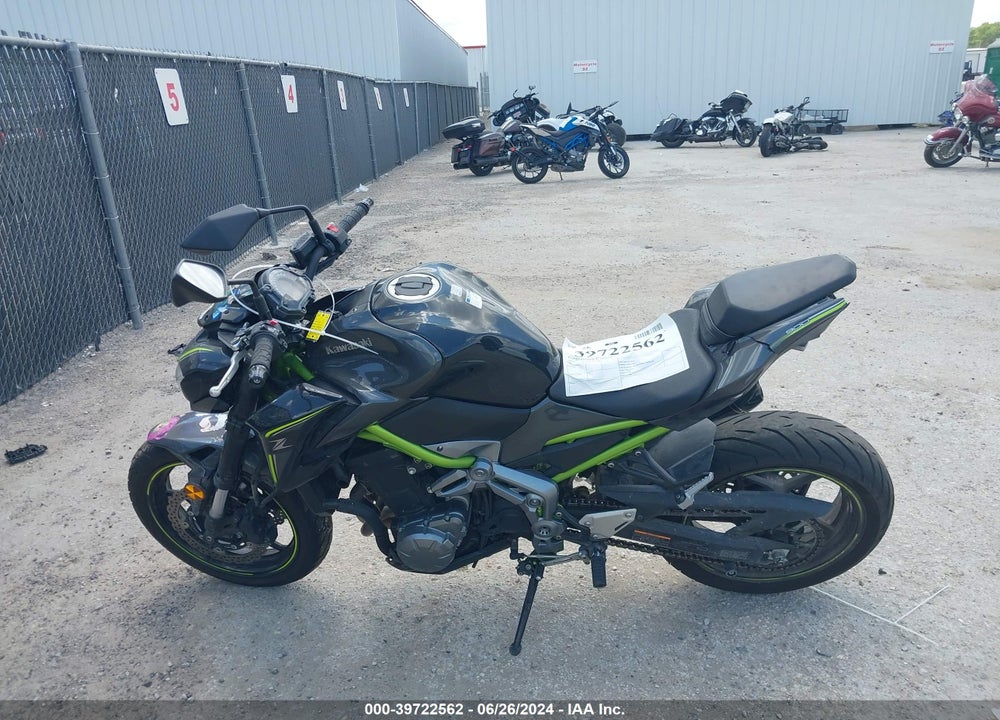 2017 KAWASAKI ZR900 VIN: JKAZR2A19HDA18918