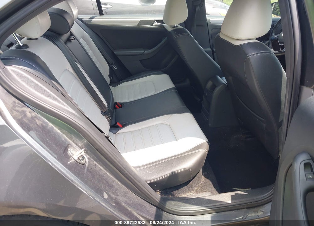 2016 VOLKSWAGEN JETTA 1.8T SPORT VIN: 3VWD17AJ7GM395667