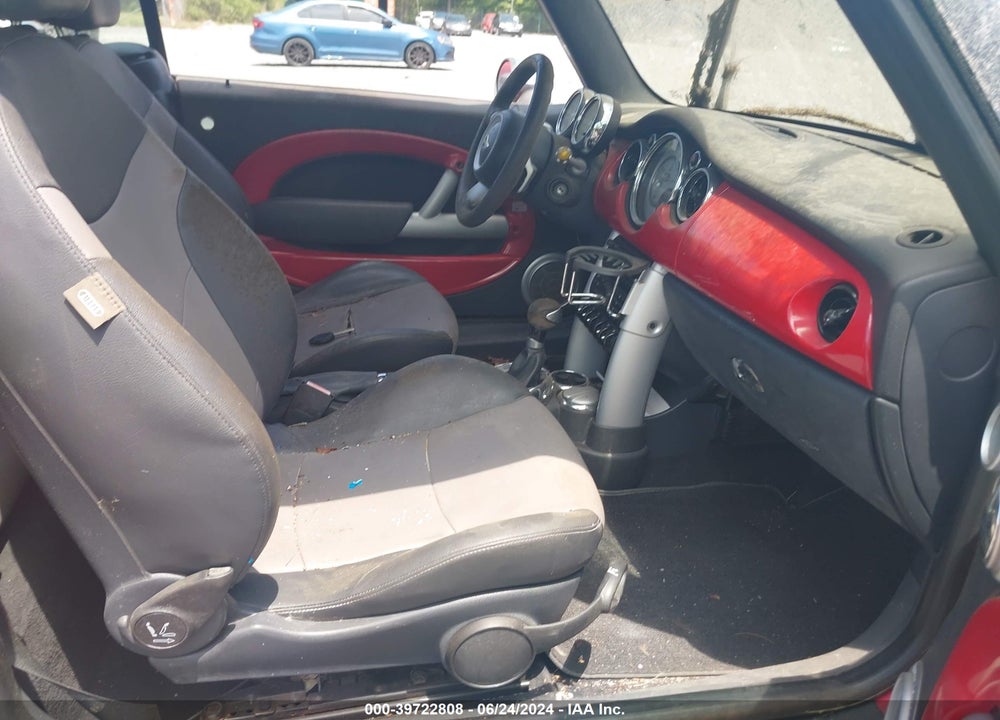 2005 MINI COOPER S VIN: WMWRH33435TK55020