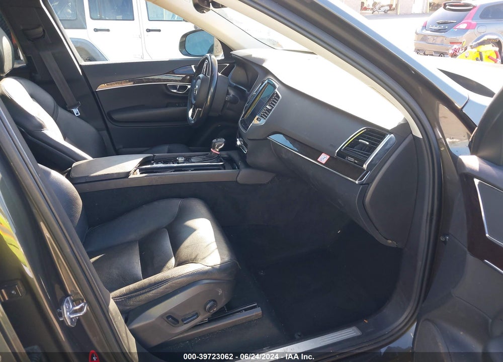 2018 VOLVO XC90 T6 MOMENTUM VIN: YV4A22PK1J1377303