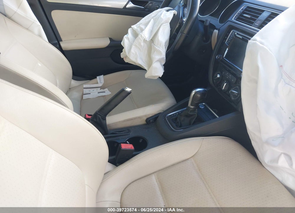 2017 VOLKSWAGEN JETTA 1.4T SE VIN: 3VWDB7AJ1HM279427
