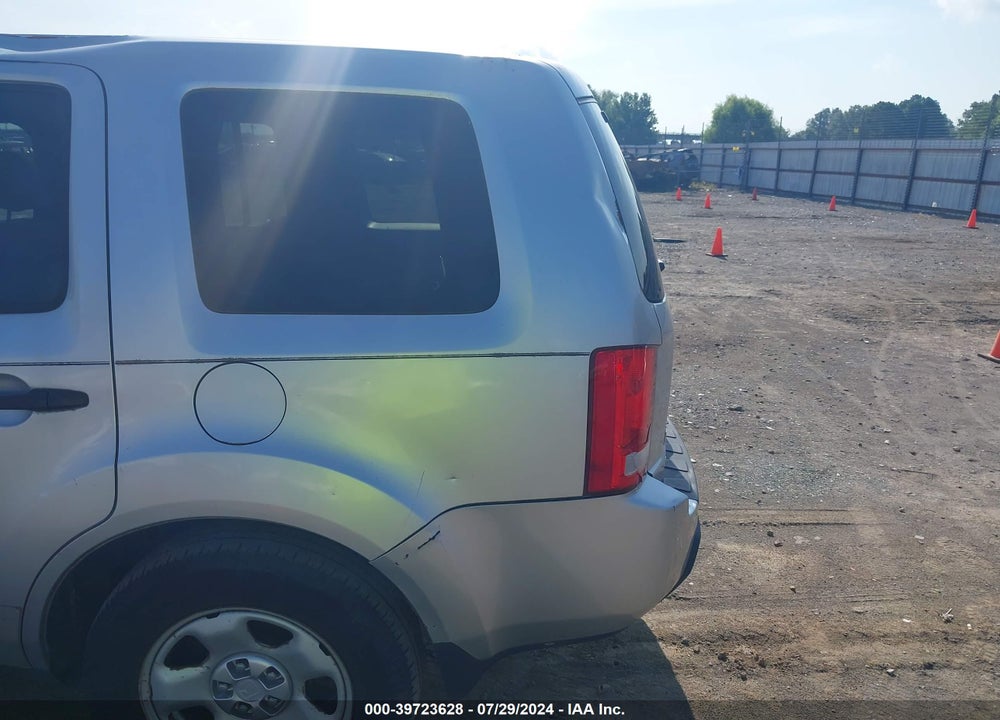 2010 HONDA PILOT LX VIN: 5FNYF3H21AB004876