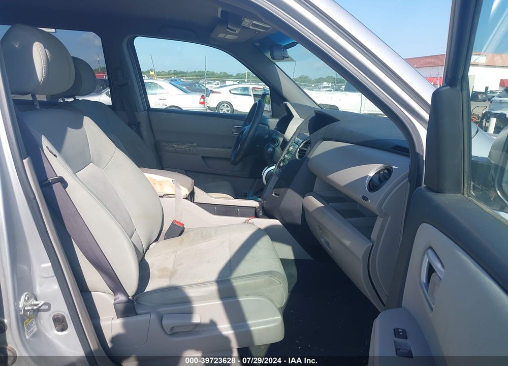 2010 HONDA PILOT LX VIN: 5FNYF3H21AB004876