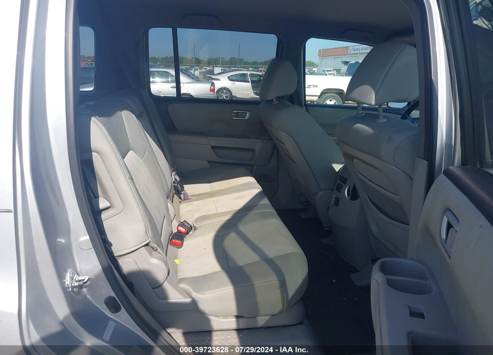 2010 HONDA PILOT LX VIN: 5FNYF3H21AB004876