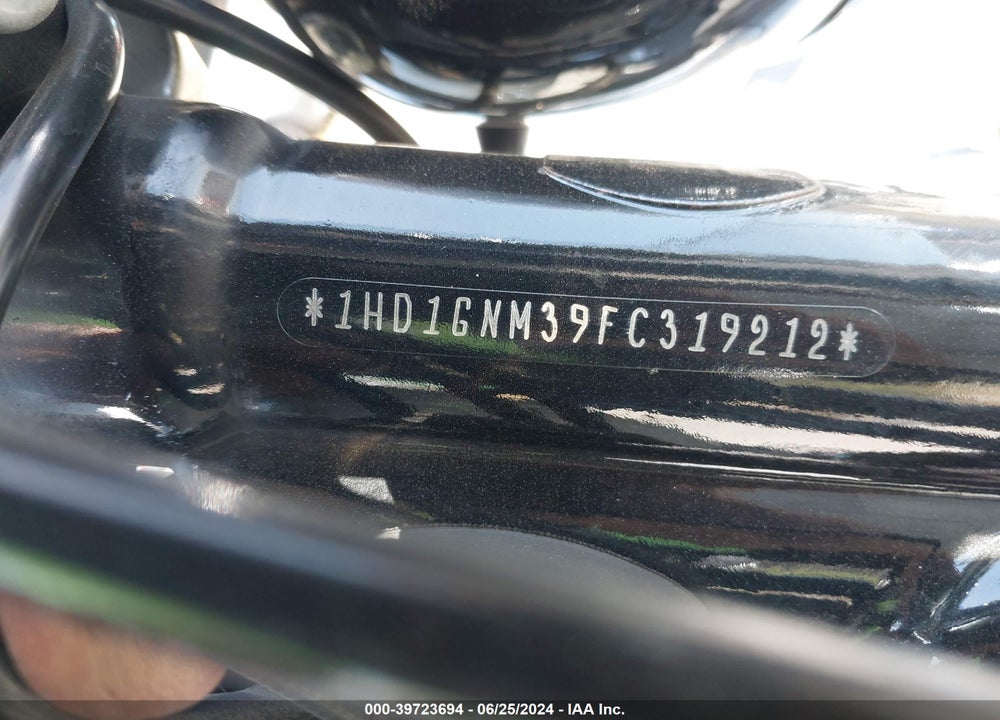 2015 HARLEY-DAVIDSON FXDL DYNA LOW RIDER VIN: 1HD1GNM39FC319212