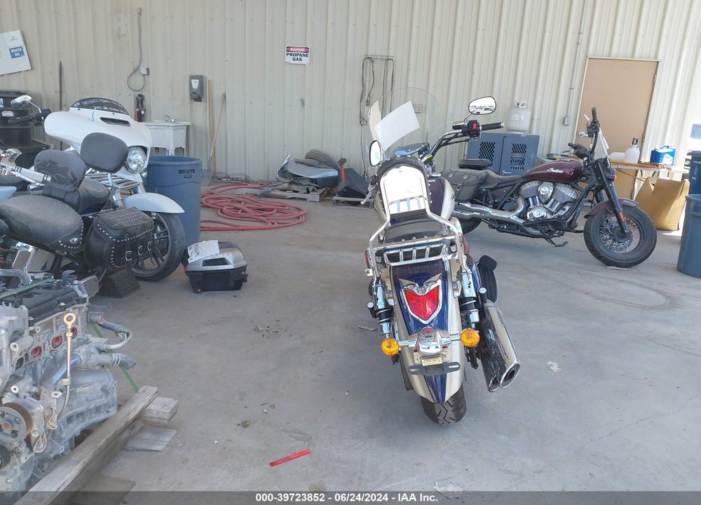 2009 KAWASAKI VN1700 G VIN: JKBVNRG199A000974