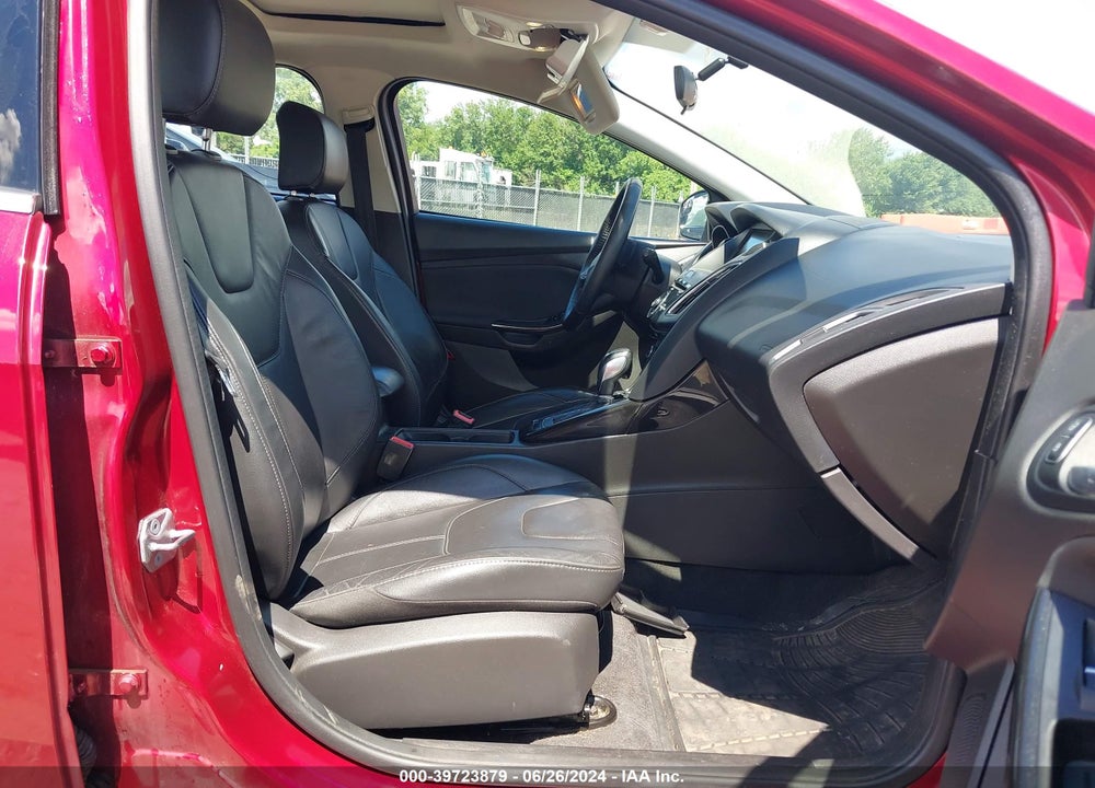 2015 FORD FOCUS TITANIUM VIN: 1FADP3N21FL361579