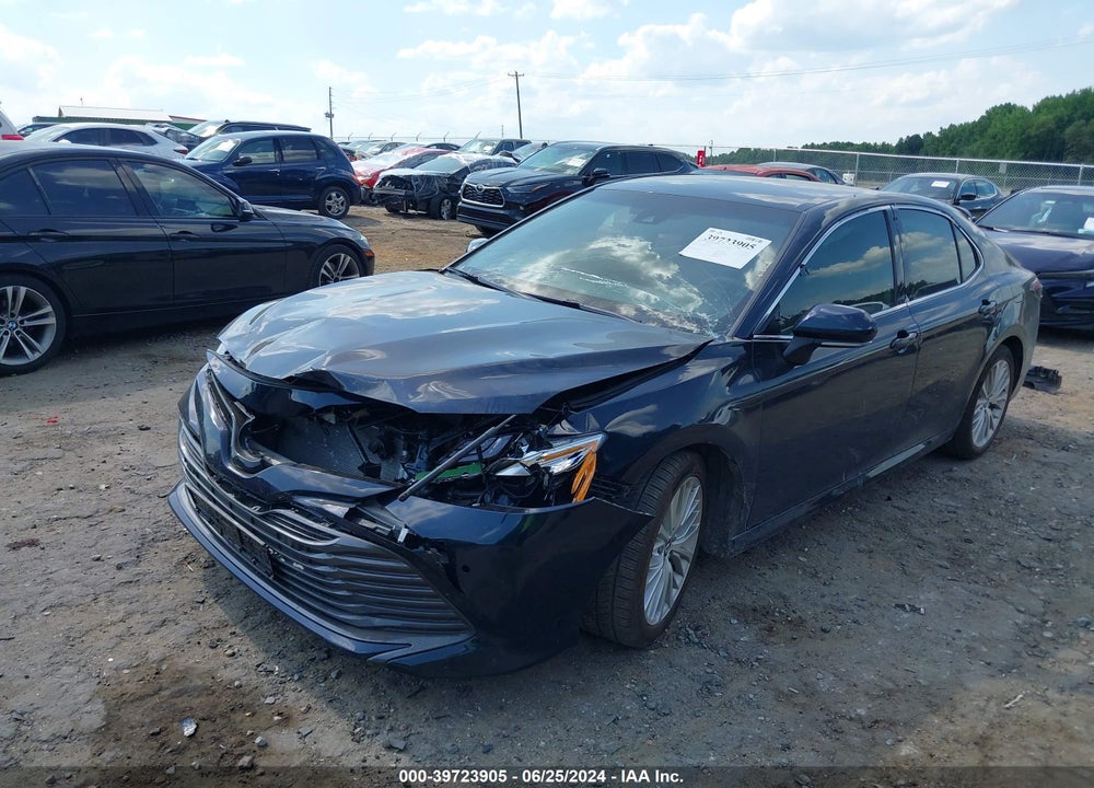 2018 TOYOTA CAMRY XLE VIN: 4T1B11HK5JU555792