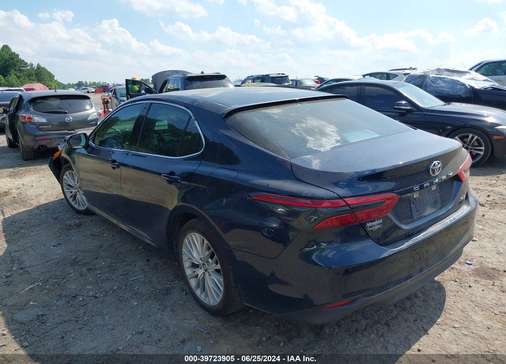 2018 TOYOTA CAMRY XLE VIN: 4T1B11HK5JU555792