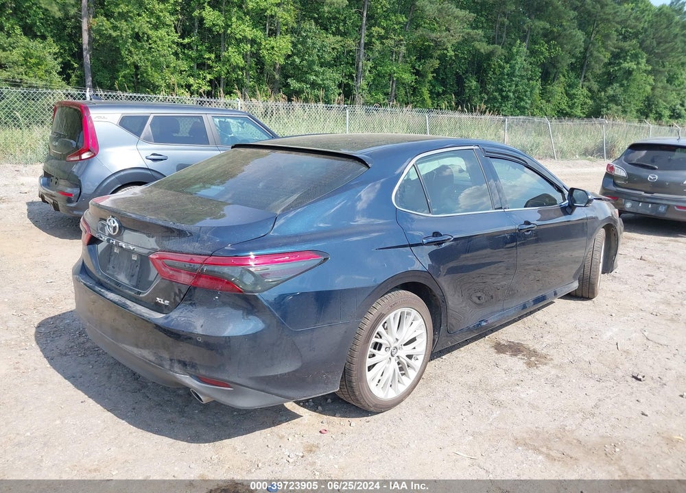 2018 TOYOTA CAMRY XLE VIN: 4T1B11HK5JU555792