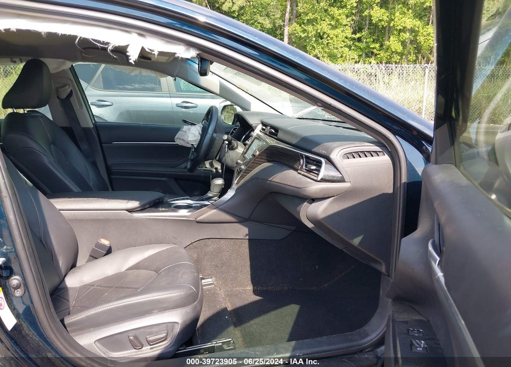 2018 TOYOTA CAMRY XLE VIN: 4T1B11HK5JU555792