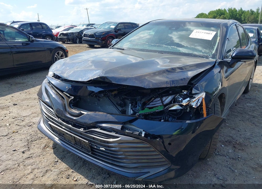 2018 TOYOTA CAMRY XLE VIN: 4T1B11HK5JU555792