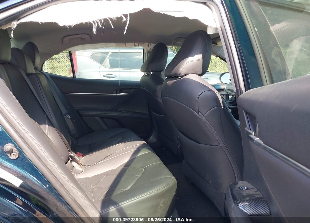 2018 TOYOTA CAMRY XLE VIN: 4T1B11HK5JU555792