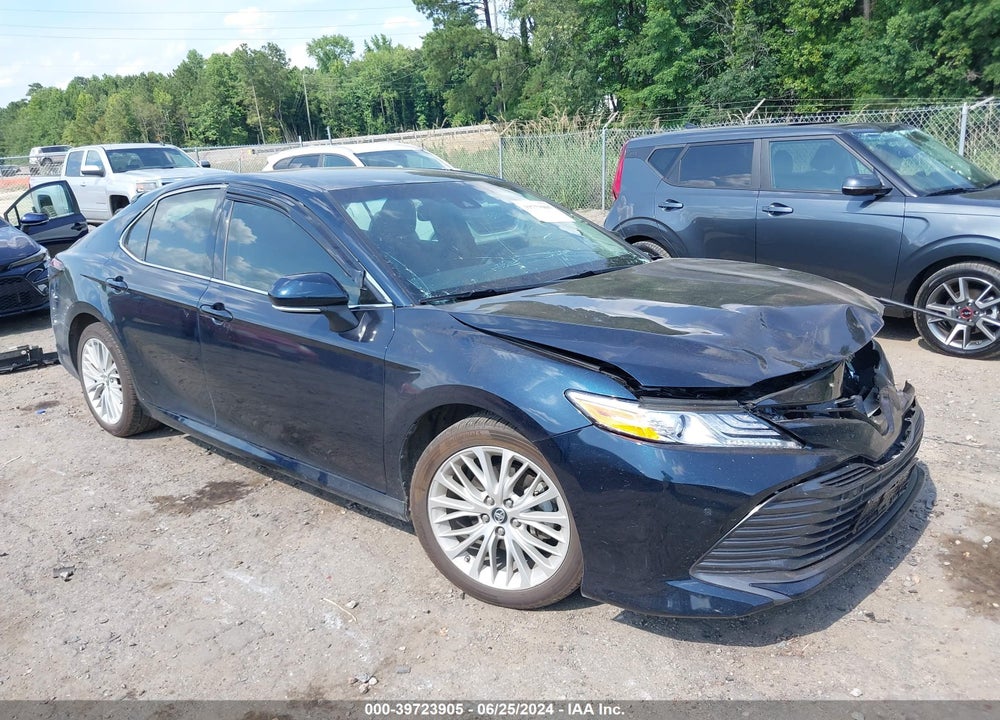2018 TOYOTA CAMRY XLE VIN: 4T1B11HK5JU555792