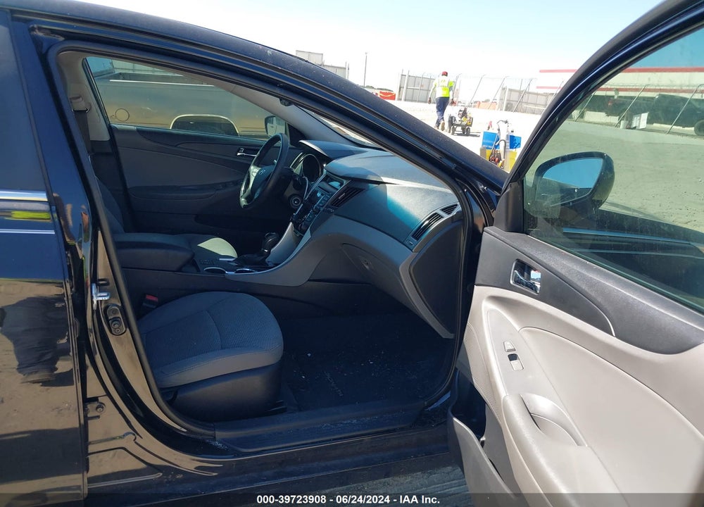 2013 HYUNDAI SONATA GLS VIN: 5NPEB4AC9DH558695