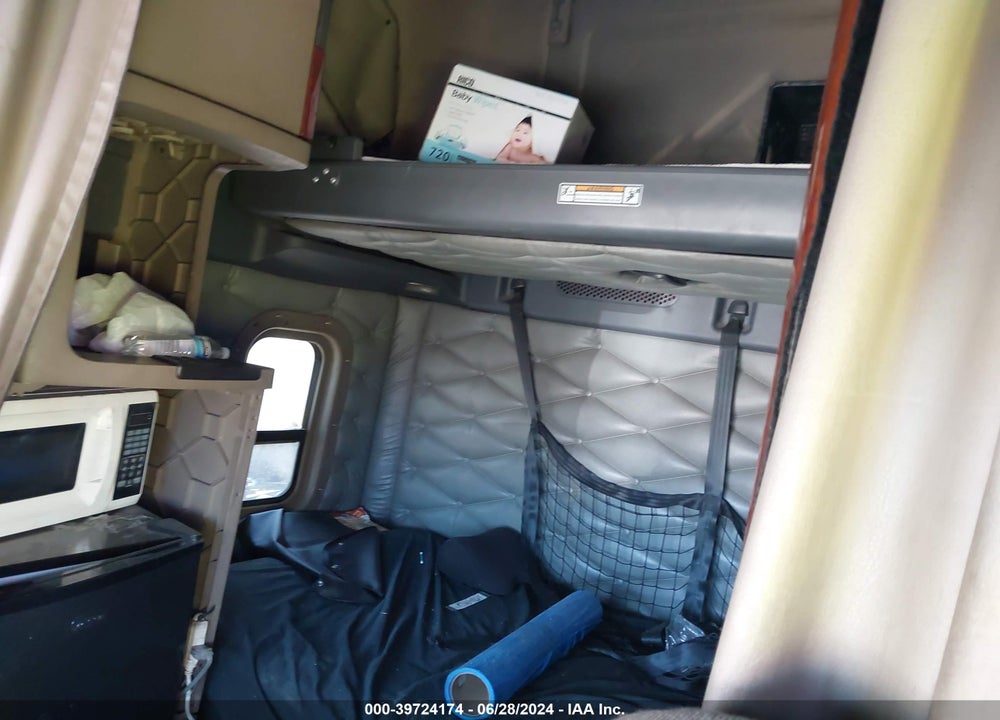 2017 FREIGHTLINER CASCADIA 125 VIN: 3AKJGLDR2HSGP6373