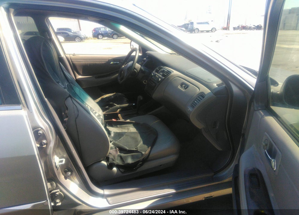 2000 HONDA ACCORD 3.0 EX VIN: 1HGCG1653YA075526