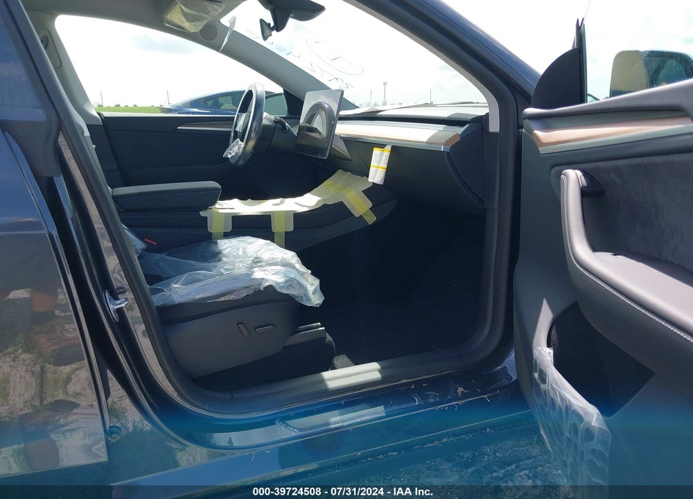 2024 TESLA MODEL Y LONG RANGE DUAL MOTOR ALL-WHEEL DRIVE VIN: 7SAYGDEE9RA293132