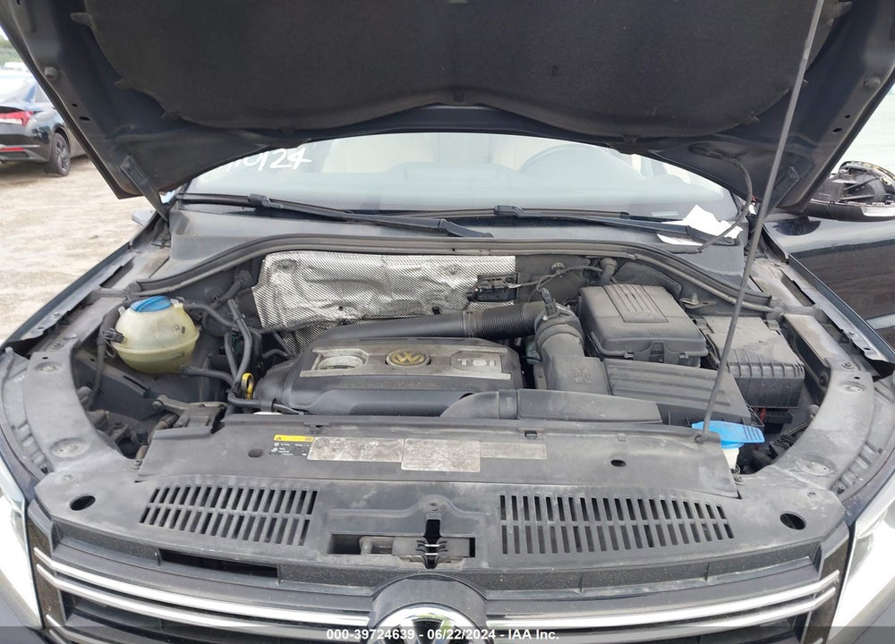 2016 VOLKSWAGEN TIGUAN S VIN: WVGAV7AX7GW603945