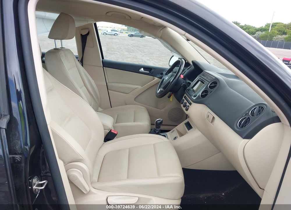 2016 VOLKSWAGEN TIGUAN S VIN: WVGAV7AX7GW603945