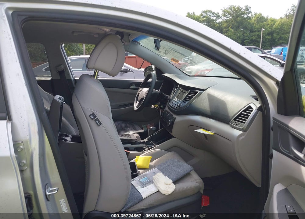 2017 HYUNDAI TUCSON SE VIN: KM8J23A4XHU469968