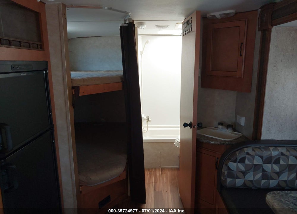 2015 GULFSTREAM STREAM 259 B VIN: 1NL1GTL23F1117096