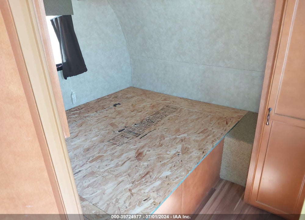 2015 GULFSTREAM STREAM 259 B VIN: 1NL1GTL23F1117096