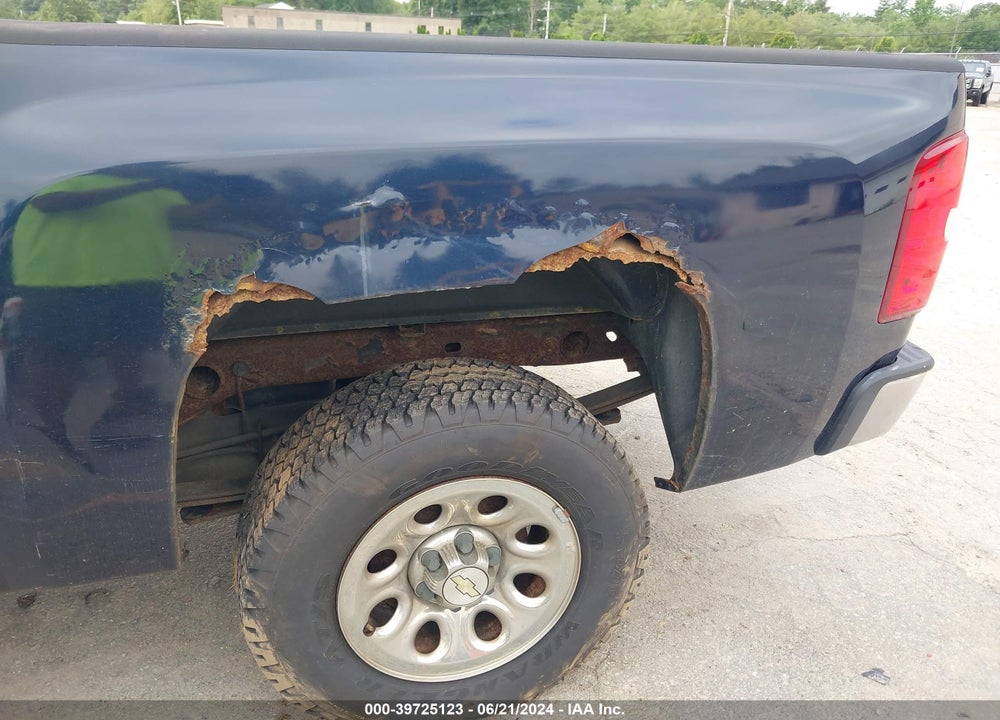 2011 CHEVROLET SILVERADO 1500 LS VIN: 1GCRKREAXBZ102055