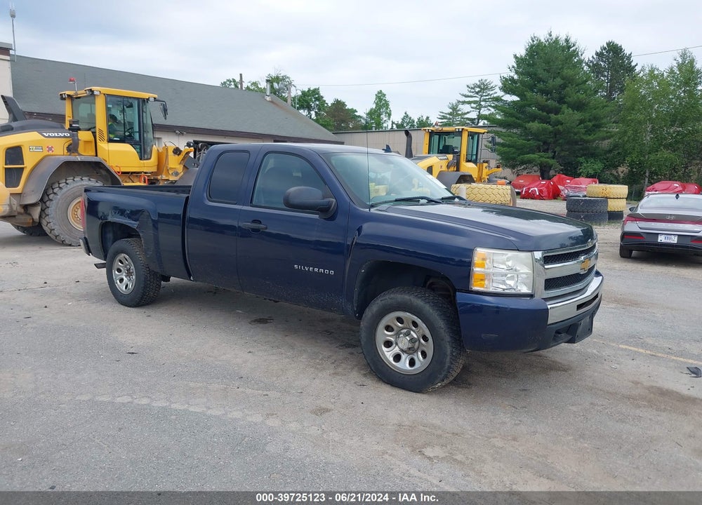 2011 CHEVROLET SILVERADO 1500 LS VIN: 1GCRKREAXBZ102055
