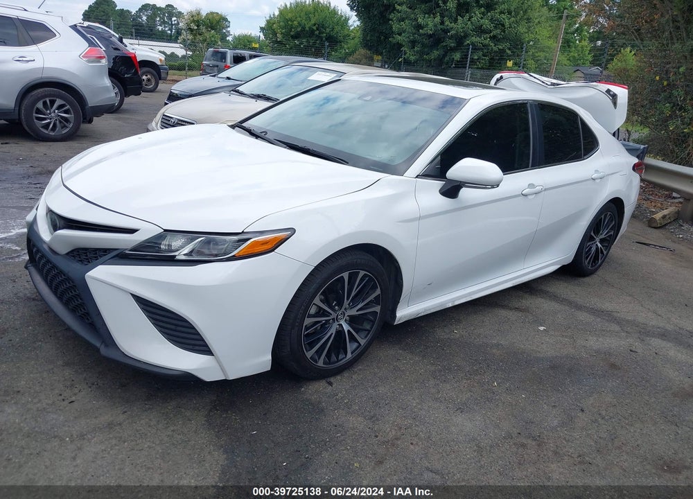 2018 TOYOTA CAMRY SE VIN: 4T1B11HK4JU595877