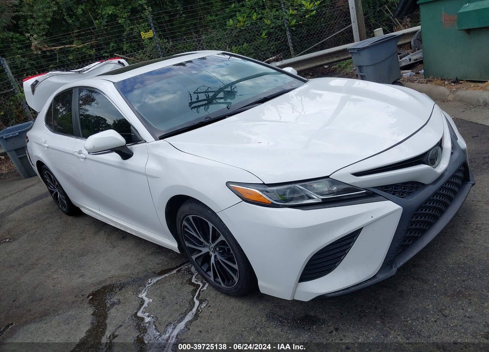 2018 TOYOTA CAMRY SE VIN: 4T1B11HK4JU595877