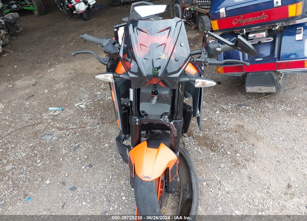 2022 KTM 890 DUKE R VIN: VBKTU9400NM842223