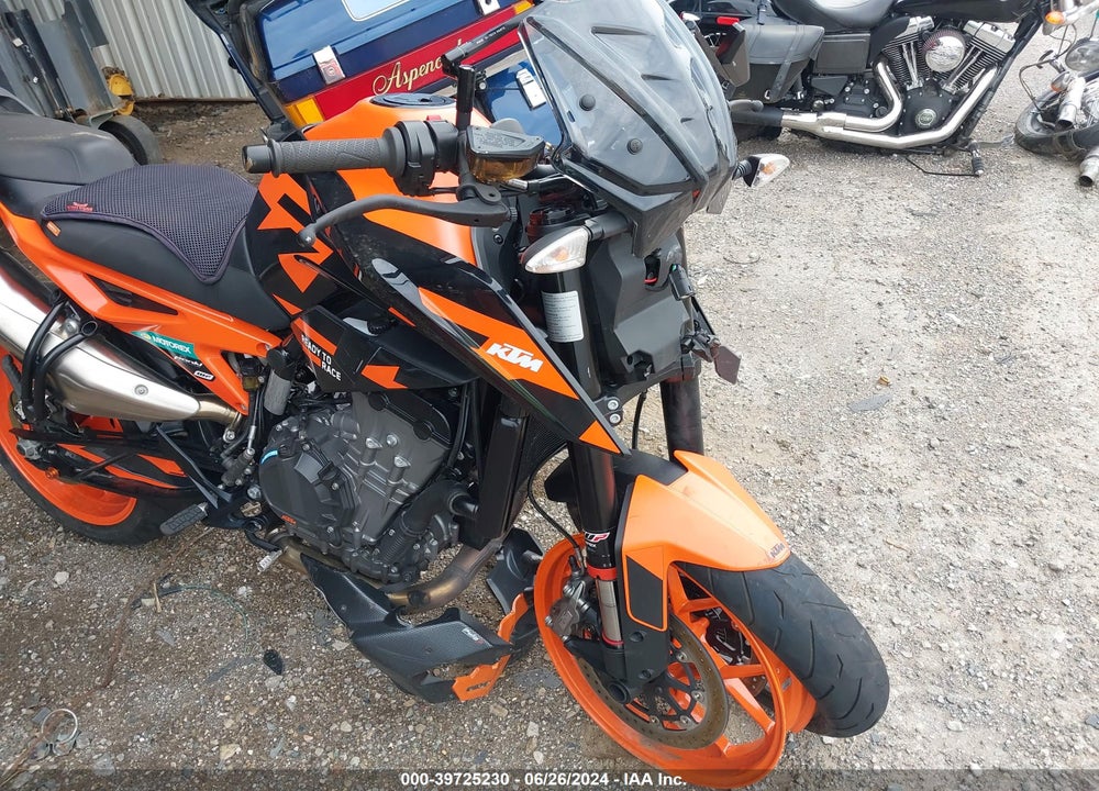 2022 KTM 890 DUKE R VIN: VBKTU9400NM842223