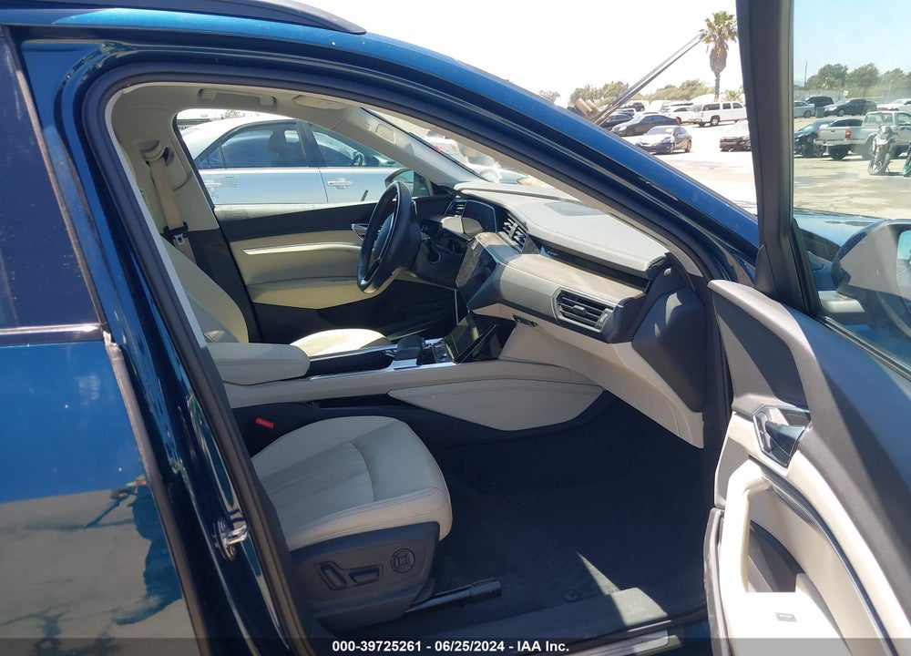 2022 AUDI E-TRON PREMIUM PLUS QUATTRO VIN: WA1LAAGE8NB009004