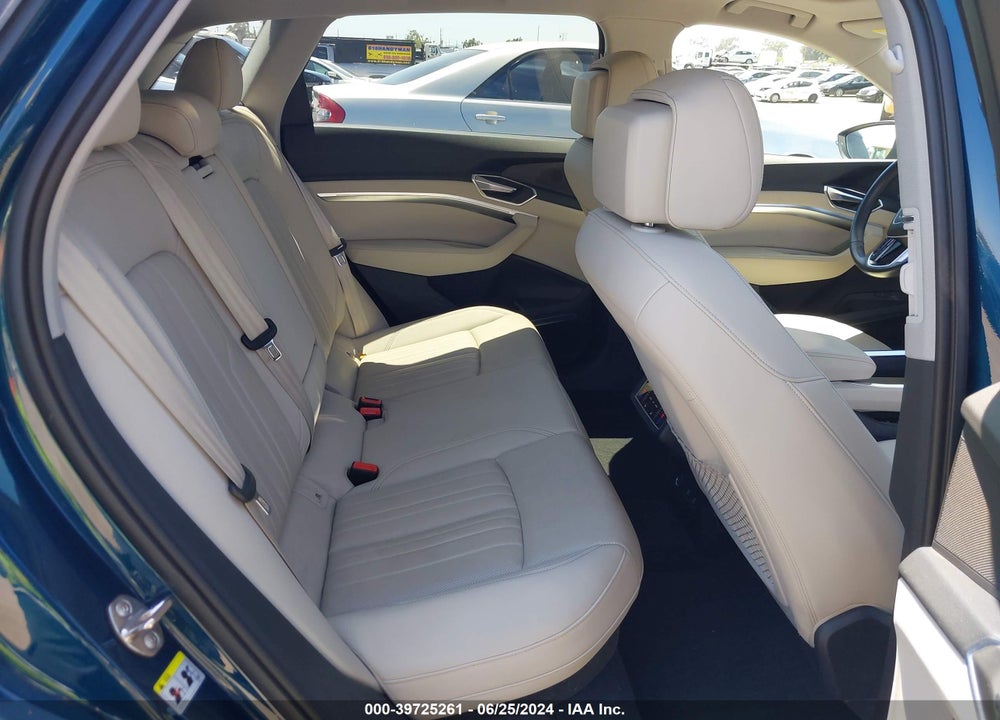 2022 AUDI E-TRON PREMIUM PLUS QUATTRO VIN: WA1LAAGE8NB009004