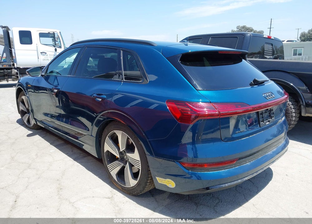 2022 AUDI E-TRON PREMIUM PLUS QUATTRO VIN: WA1LAAGE8NB009004