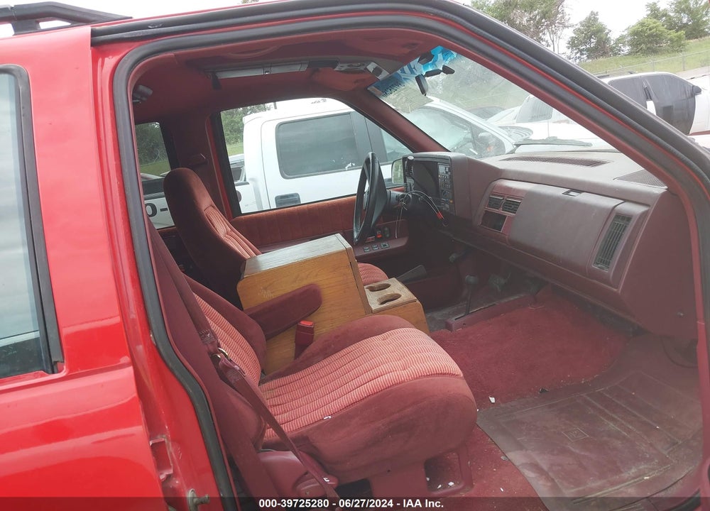 1993 CHEVROLET SUBURBAN K1500 VIN: 1GNFK16K2PJ399900