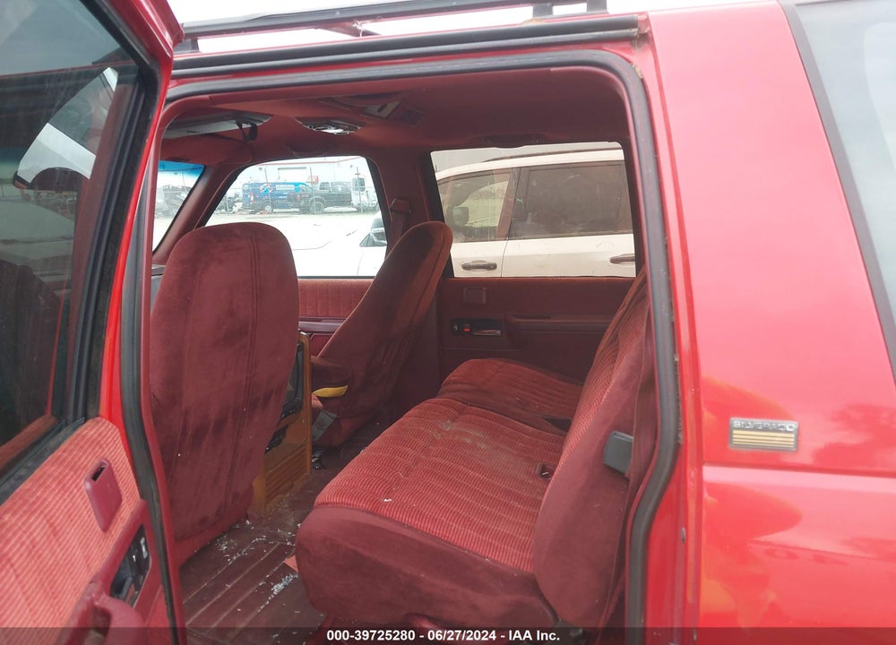 1993 CHEVROLET SUBURBAN K1500 VIN: 1GNFK16K2PJ399900