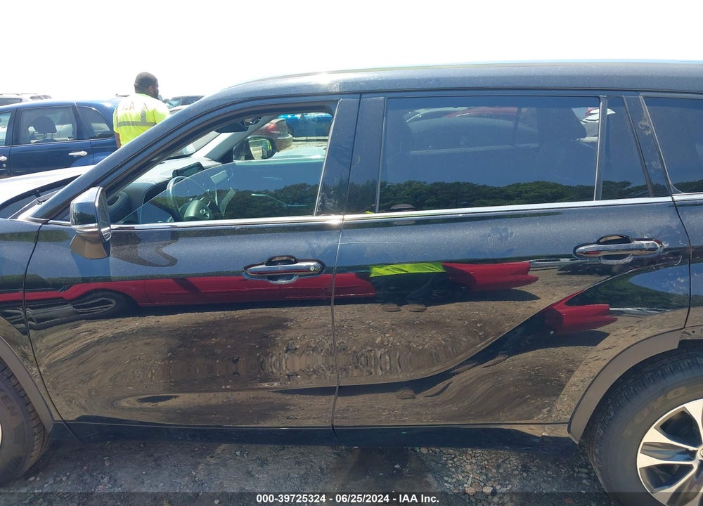 2021 TOYOTA HIGHLANDER XLE VIN: 5TDGZRAH4MS516152