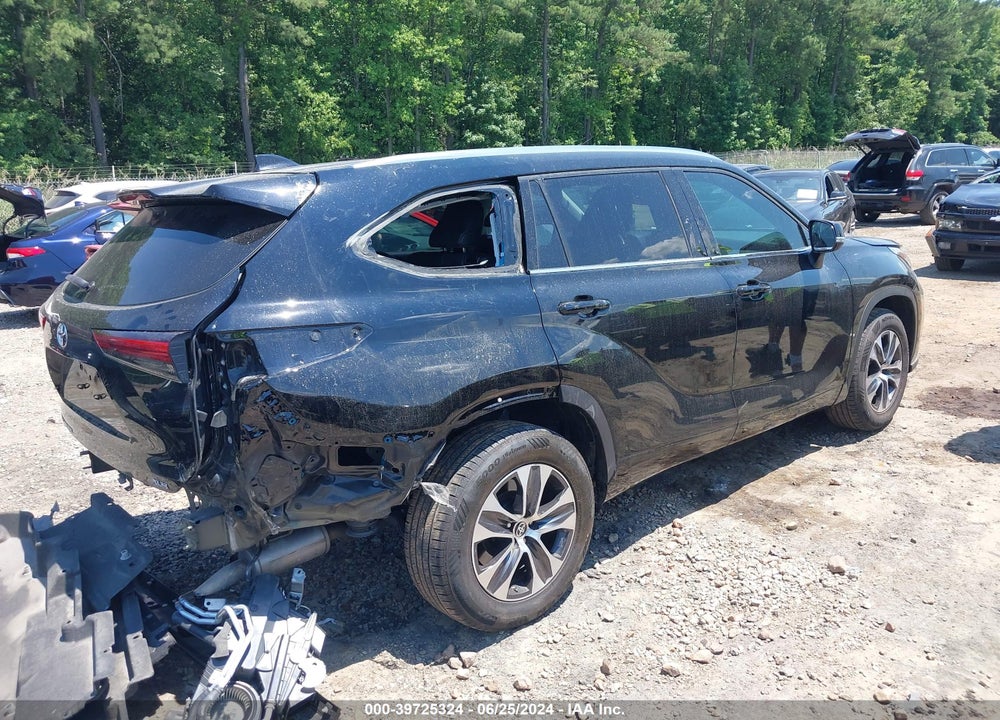 2021 TOYOTA HIGHLANDER XLE VIN: 5TDGZRAH4MS516152