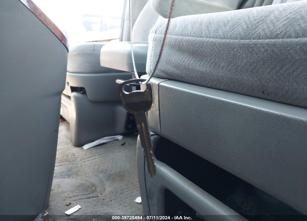 2004 KIA SEDONA EX/LX VIN: KNDUP131846574162